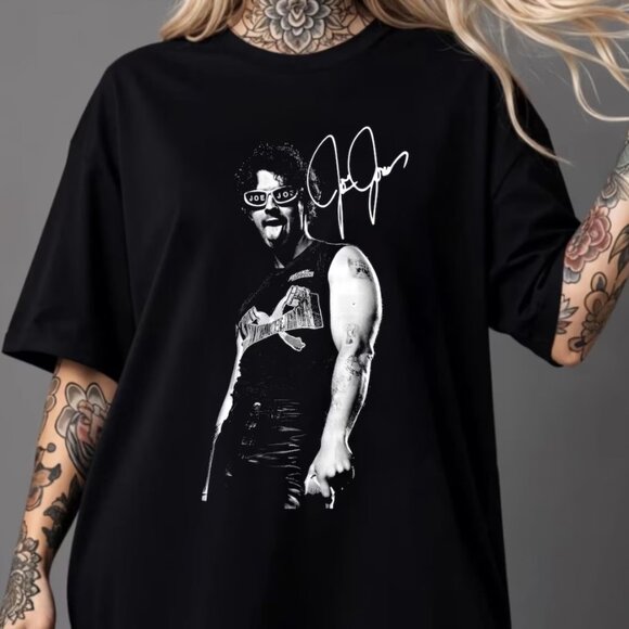 Living The Dream Tour 2025 Tee, Retro Graphic Fan Concert Gift T-Shirt - Picture 1 of 4